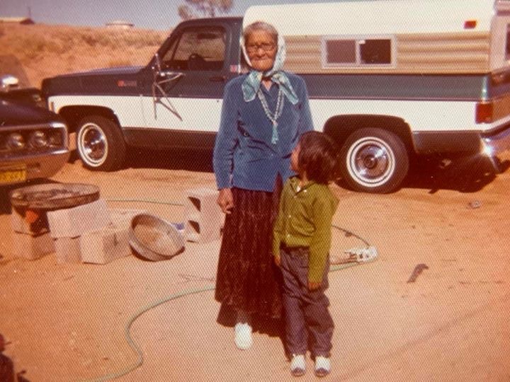 Tony's másání and a child in the desert, Big Mountain