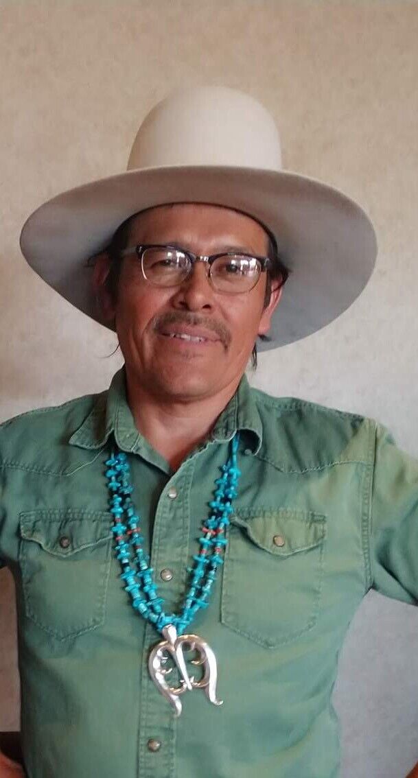 Tony Skrelūnas in a hat and turquoise